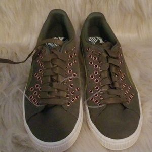 Puma - Unique Studded kicks